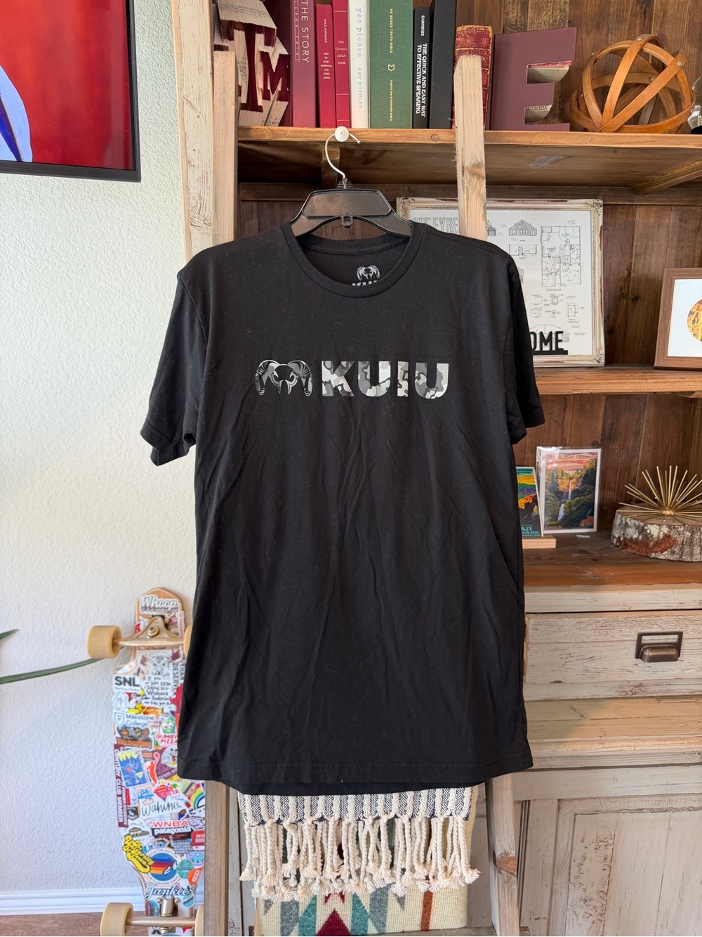 KUIU men’s logo short sleeve shirt size large